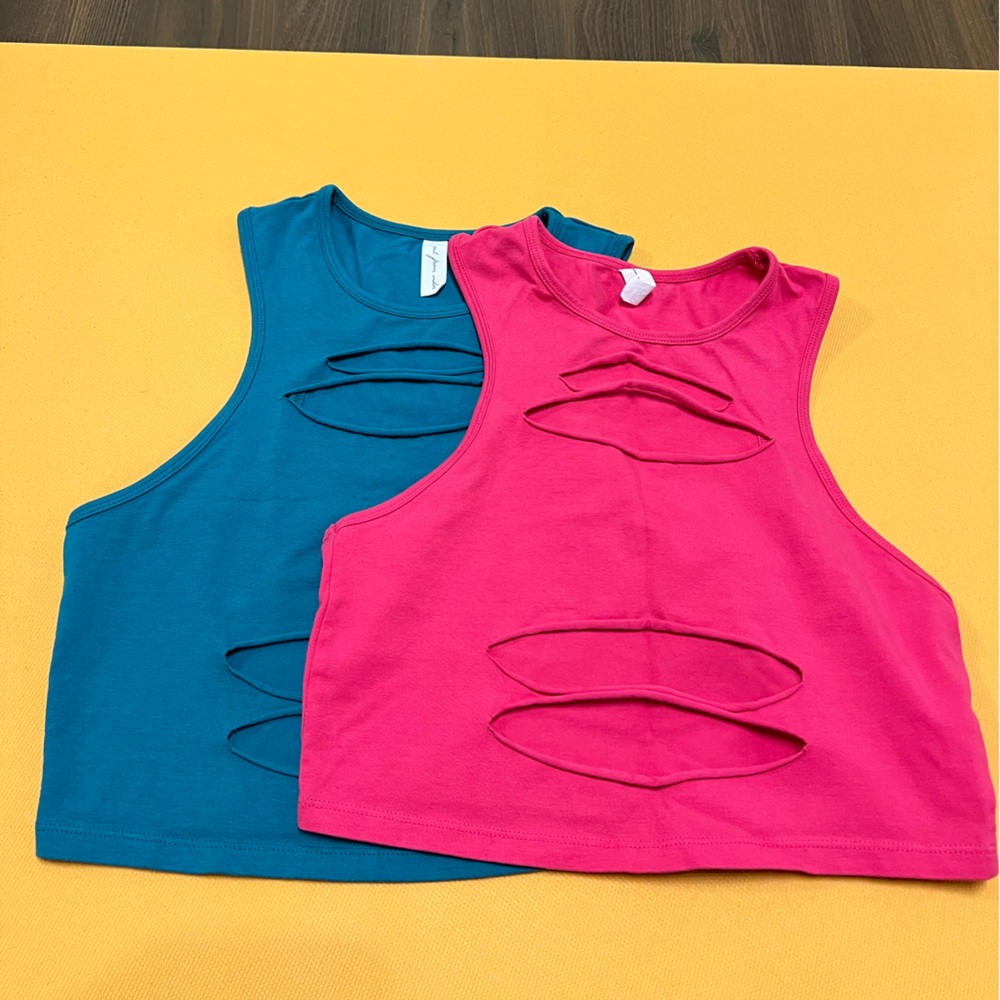 New without Tag 2 small cute urban outfitters top